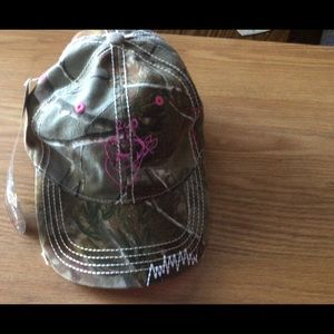 Woman’s Realtree Camo/pink cap